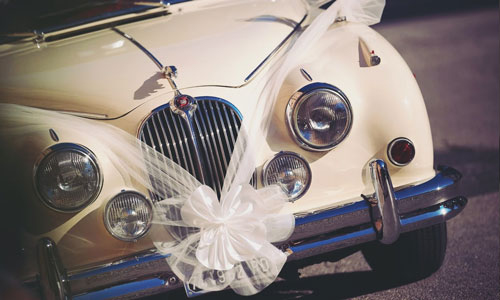 Zdobíme svatební auto - s hotovými dekoracemi na svatební auto to bude hračka.
